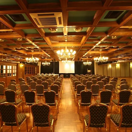 Hotell Montana Karpenísion